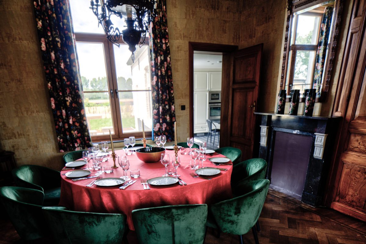 Van den vos Reynaert, Elmare, fietsroutes, huwelijken, Kiara Haegeman, krekengebied, oudemanskreek, Paling, palingrestaurant De Roste Muis, Peter Haegeman, recepties, roste muis, sfeerkroeg, tea-room, vakantiewoning De Heilige Rita, web: beeldconnectie / DNA Reportages 