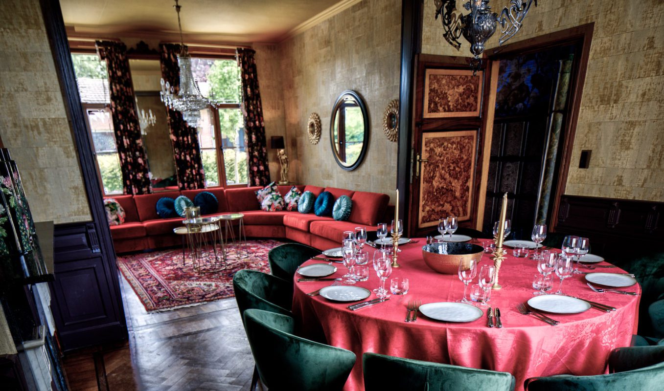 Van den vos Reynaert, Elmare, fietsroutes, huwelijken, Kiara Haegeman, krekengebied, oudemanskreek, Paling, palingrestaurant De Roste Muis, Peter Haegeman, recepties, roste muis, sfeerkroeg, tea-room, vakantiewoning De Heilige Rita, web: beeldconnectie / DNA Reportages