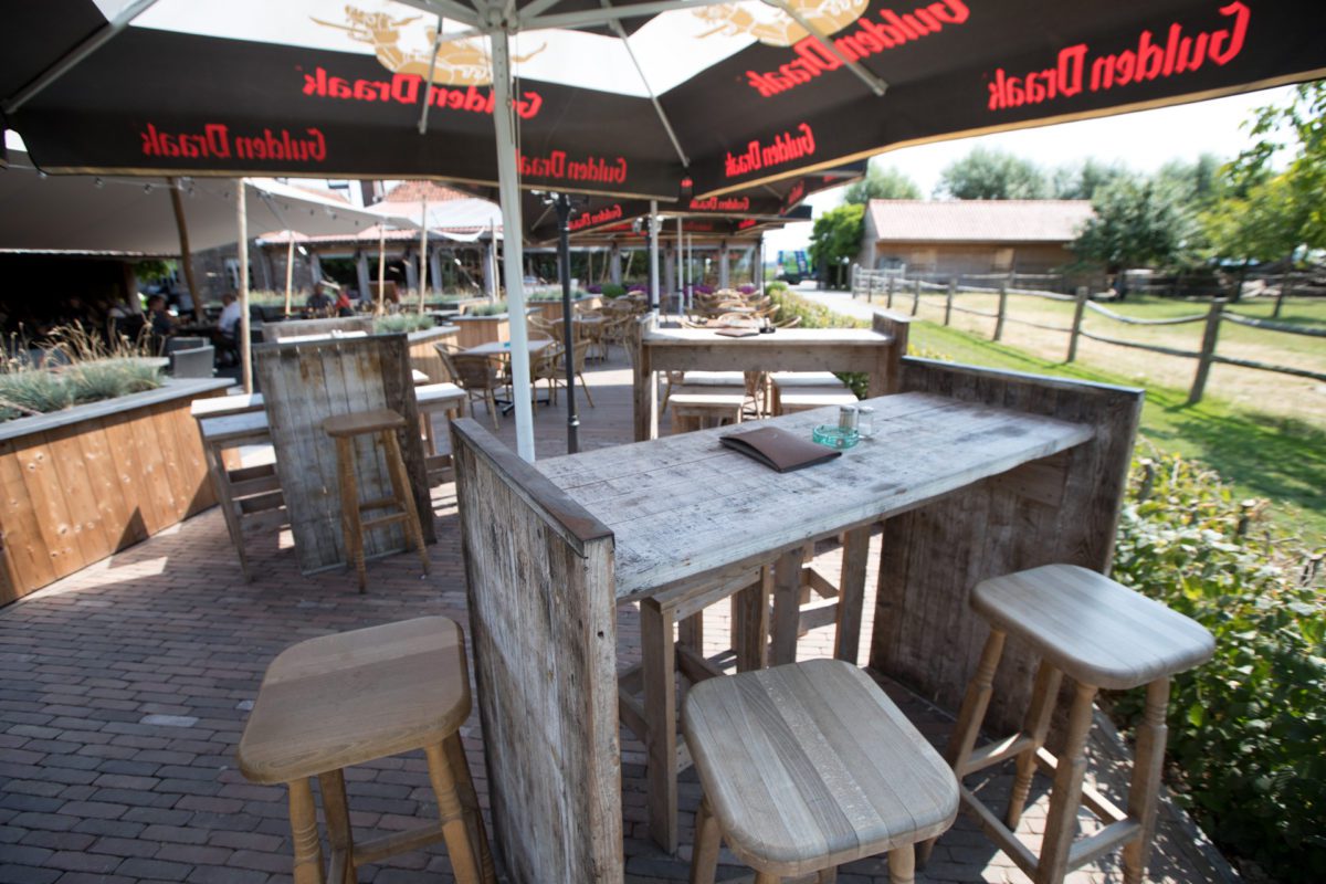 Van den vos Reynaert, Elmare, fietsroutes, huwelijken, Kiara Haegeman, krekengebied, oudemanskreek, Paling, palingrestaurant De Roste Muis, Peter Haegeman, recepties, roste muis, sfeerkroeg, tea-room, vakantiewoning De Heilige Rita, web: beeldconnectie / DNA Reportages