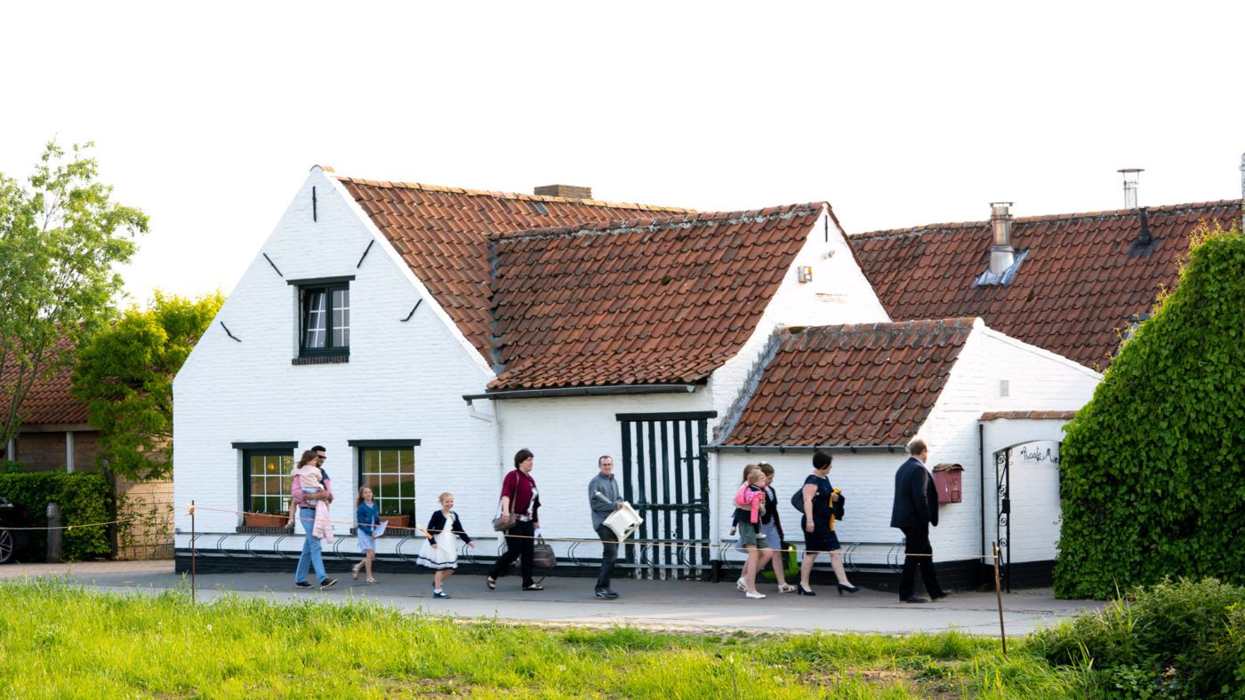 Van den vos Reynaert, Elmare, fietsroutes, huwelijken, Kiara Haegeman, krekengebied, oudemanskreek, Paling, palingrestaurant De Roste Muis, Peter Haegeman, recepties, roste muis, sfeerkroeg, tea-room, vakantiewoning De Heilige Rita, web: beeldconnectie / DNA Reportages